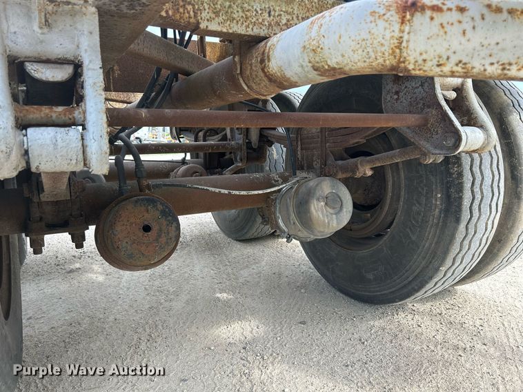 image for item DR4647 1992 Heil  pneumatic dry bulk trailer