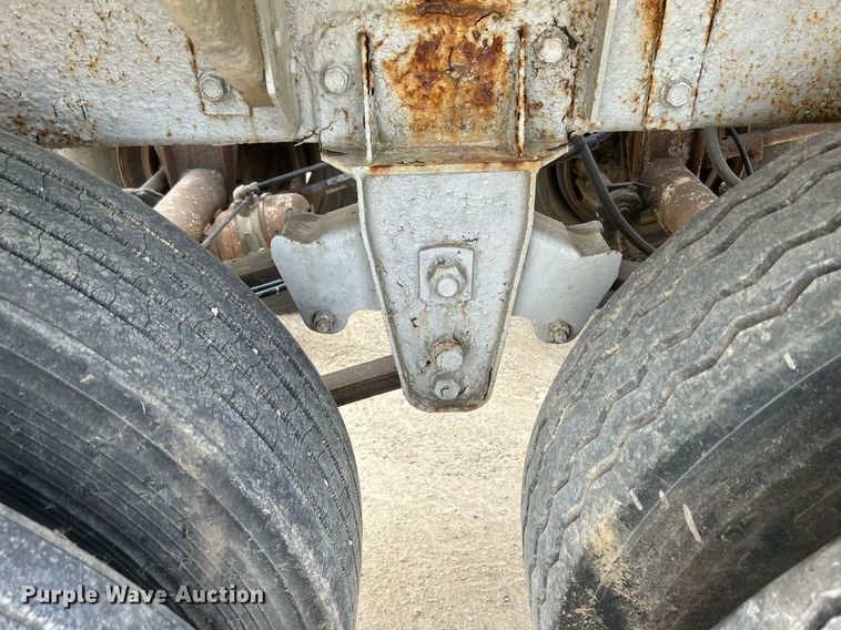 image for item DR4647 1992 Heil  pneumatic dry bulk trailer