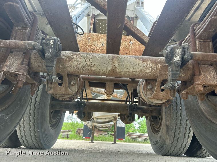 image for item DR4647 1992 Heil  pneumatic dry bulk trailer