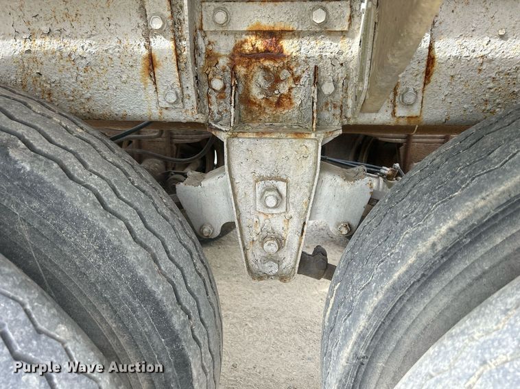 image for item DR4647 1992 Heil  pneumatic dry bulk trailer