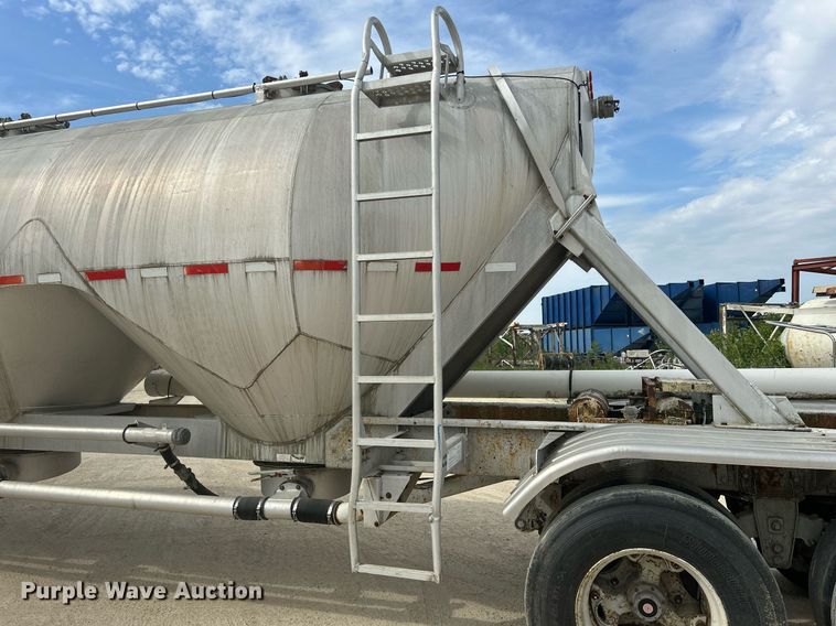 image for item DR4647 1992 Heil  pneumatic dry bulk trailer