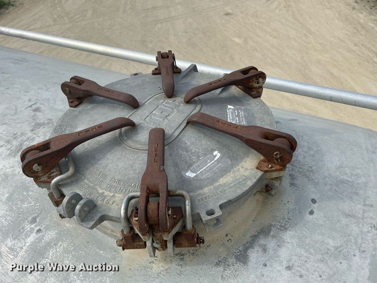 image for item DR4647 1992 Heil  pneumatic dry bulk trailer