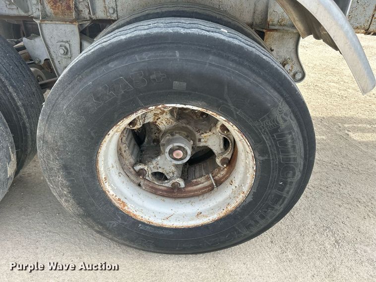 image for item DR4647 1992 Heil  pneumatic dry bulk trailer