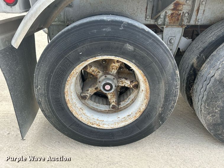 image for item DR4647 1992 Heil  pneumatic dry bulk trailer