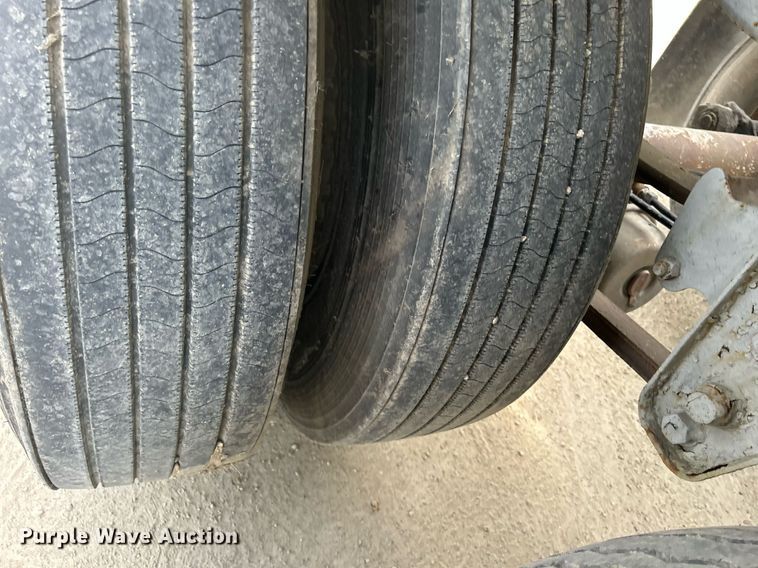 image for item DR4647 1992 Heil  pneumatic dry bulk trailer