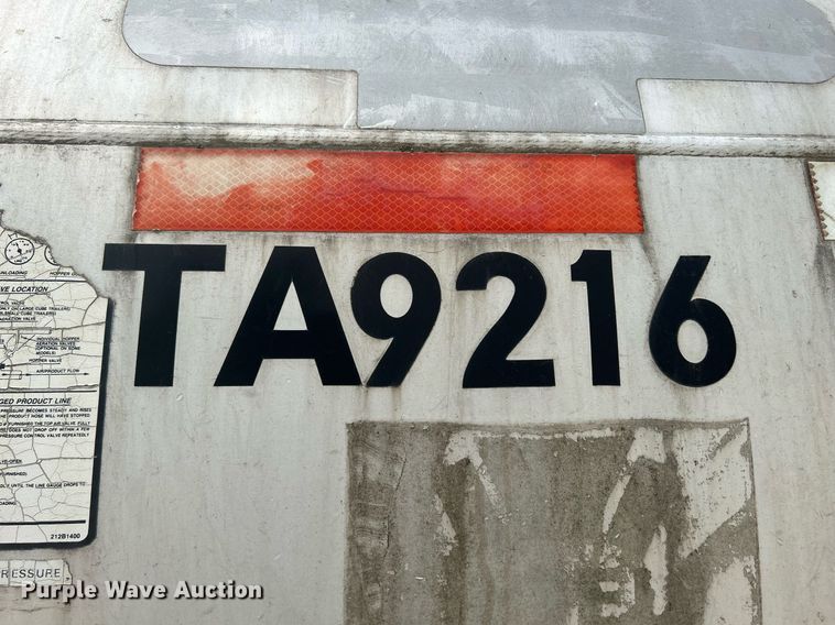 image for item DR4647 1992 Heil  pneumatic dry bulk trailer