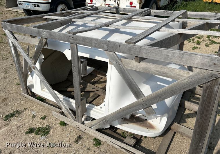 image for item DR4651 International 9200  hood