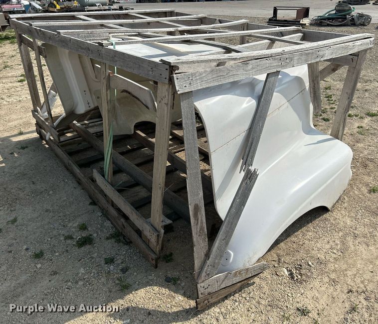 image for item DR4651 International 9200  hood