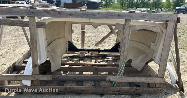 image for item DR4651 International 9200  hood