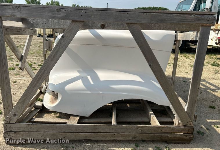 image for item DR4651 International 9200  hood