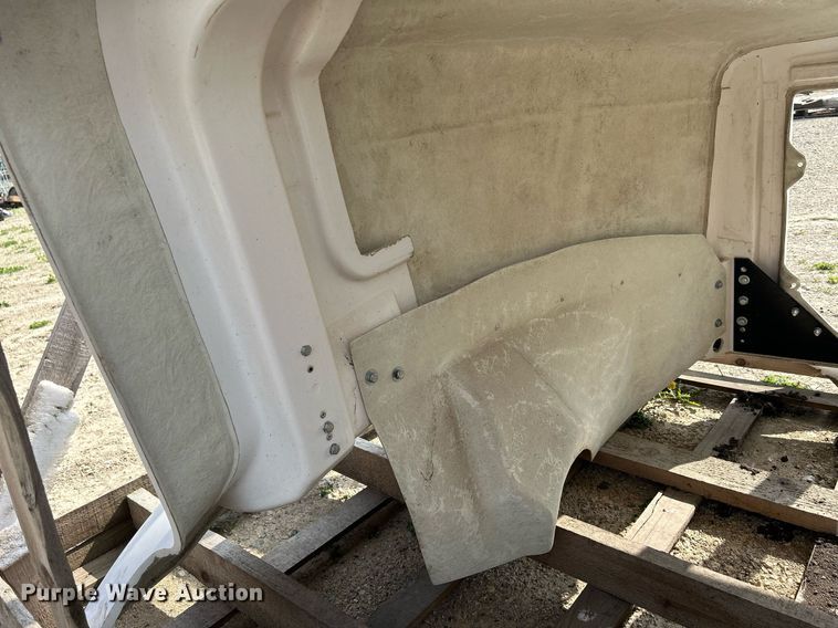 image for item DR4651 International 9200  hood