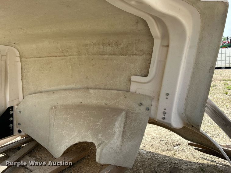 image for item DR4651 International 9200  hood