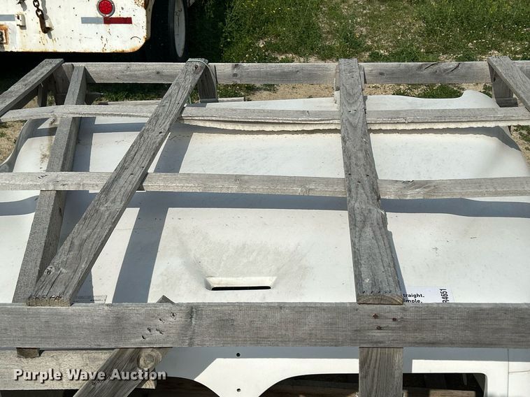 image for item DR4651 International 9200  hood