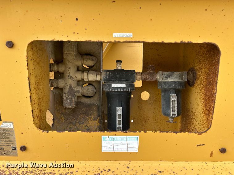 image for item DR4653 1995 Load King 2060-40-2  bottom dump trailer