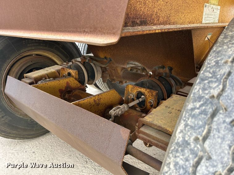 image for item DR4653 1995 Load King 2060-40-2  bottom dump trailer