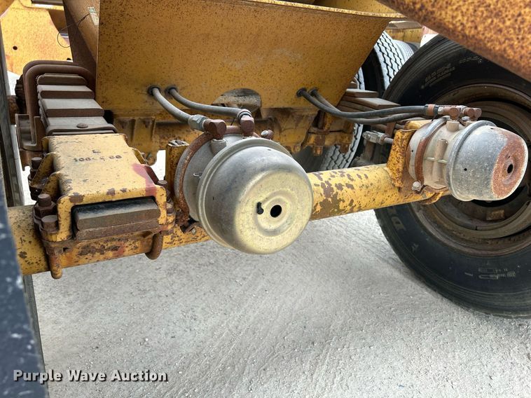 image for item DR4653 1995 Load King 2060-40-2  bottom dump trailer