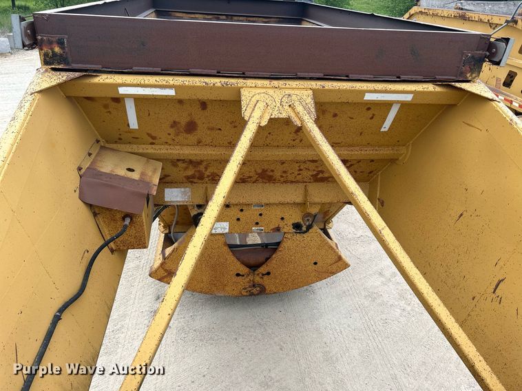 image for item DR4653 1995 Load King 2060-40-2  bottom dump trailer