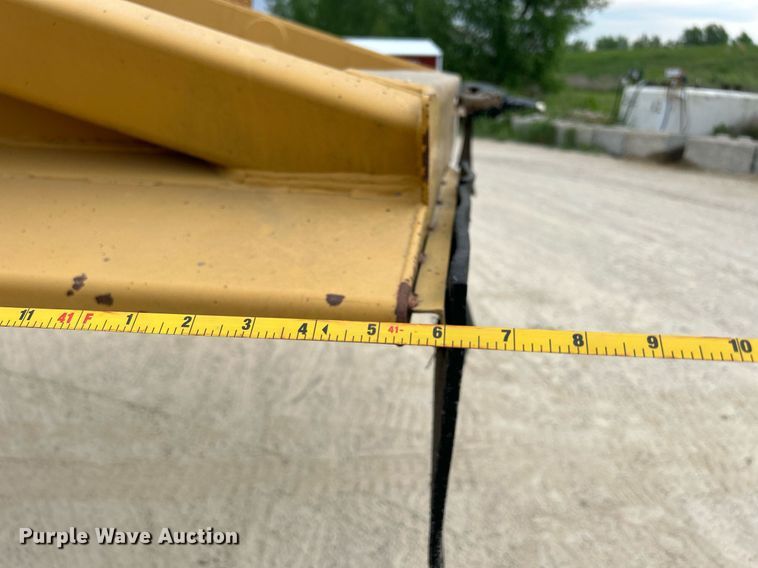 image for item DR4653 1995 Load King 2060-40-2  bottom dump trailer