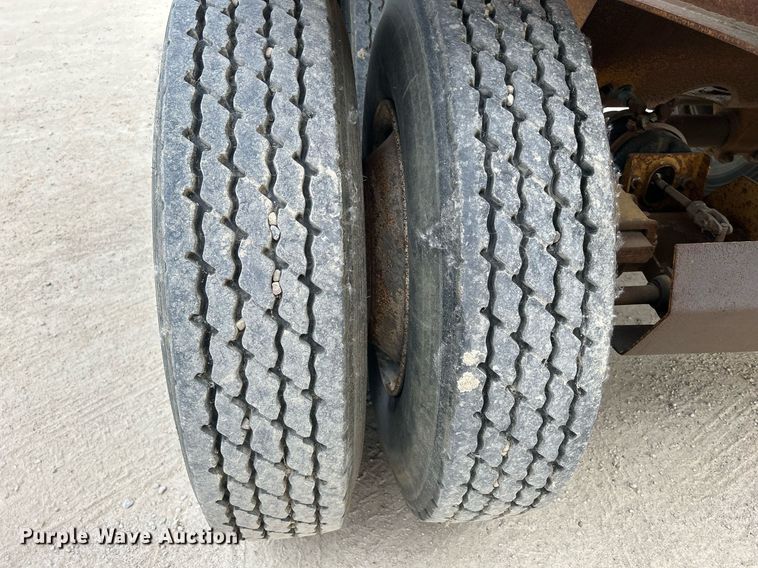 image for item DR4653 1995 Load King 2060-40-2  bottom dump trailer