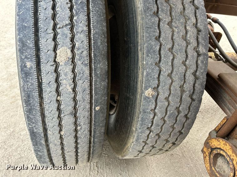 image for item DR4653 1995 Load King 2060-40-2  bottom dump trailer