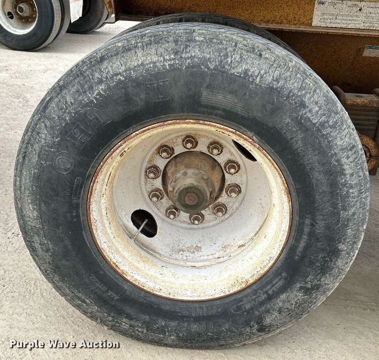 image for item DR4653 1995 Load King 2060-40-2  bottom dump trailer