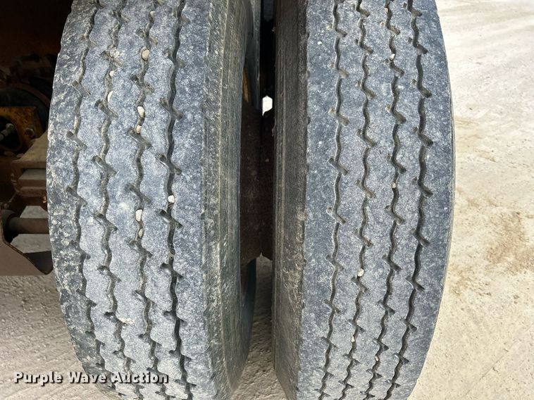 image for item DR4653 1995 Load King 2060-40-2  bottom dump trailer