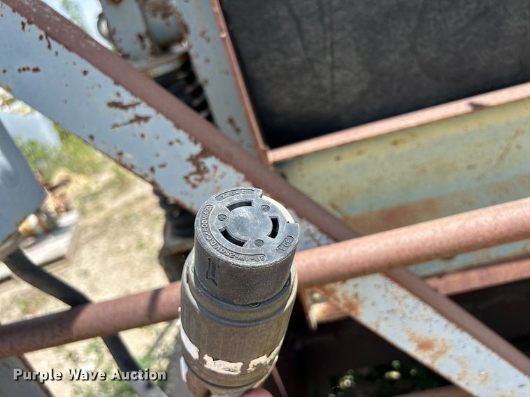 image for item DR4655 Allis Chalmers  screen