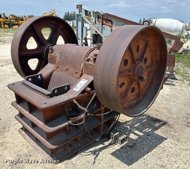 image for item DR4656 Universal Crusher  jaw crusher