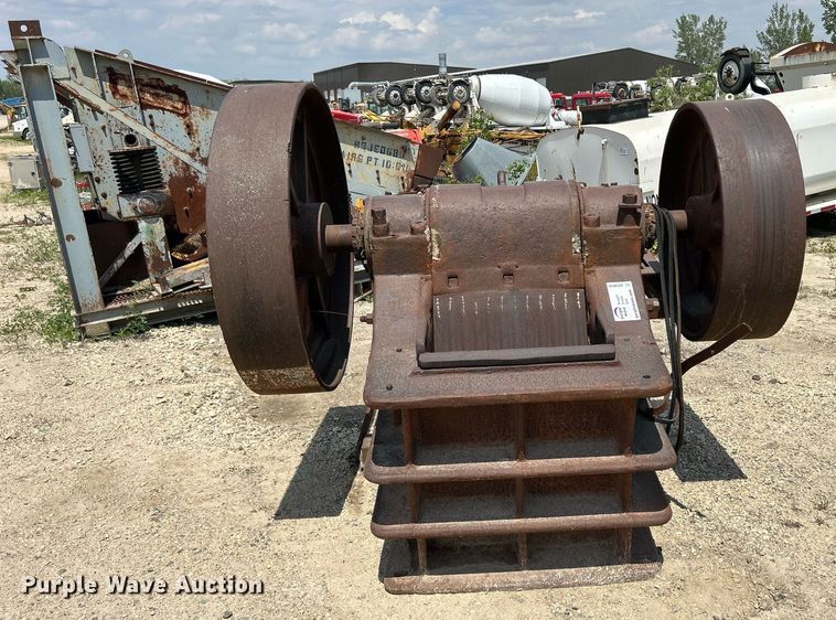 image for item DR4656 Universal Crusher  jaw crusher