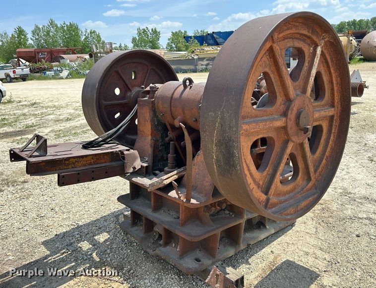 image for item DR4656 Universal Crusher  jaw crusher