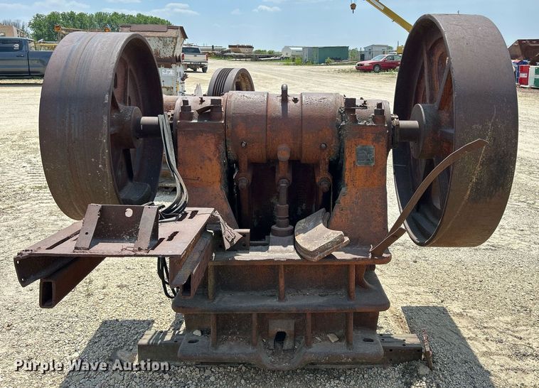 image for item DR4656 Universal Crusher  jaw crusher