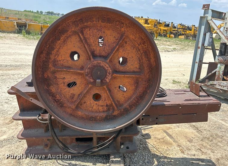 image for item DR4656 Universal Crusher  jaw crusher