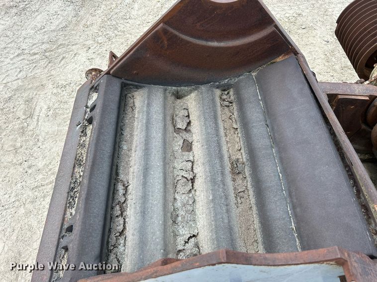 image for item DR4658 Cedarapids  hammer mill