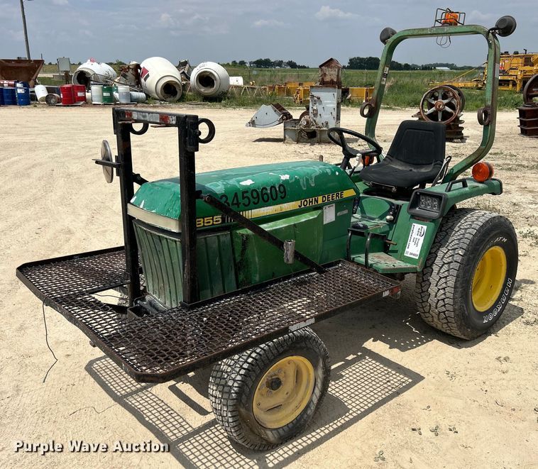 image for item DR4659 1997 John Deere 855  tractor