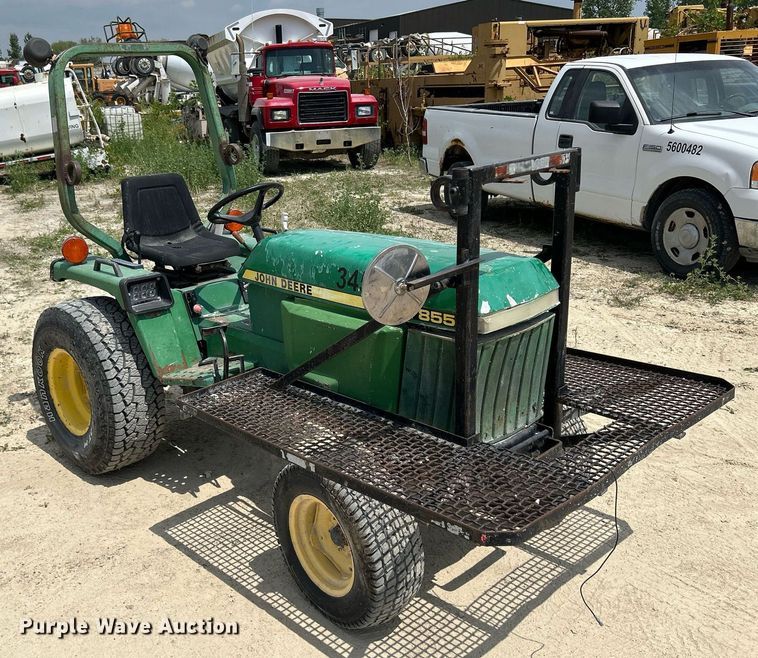 image for item DR4659 1997 John Deere 855  tractor