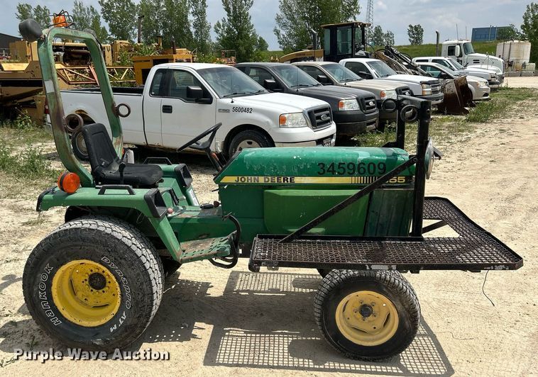 image for item DR4659 1997 John Deere 855  tractor