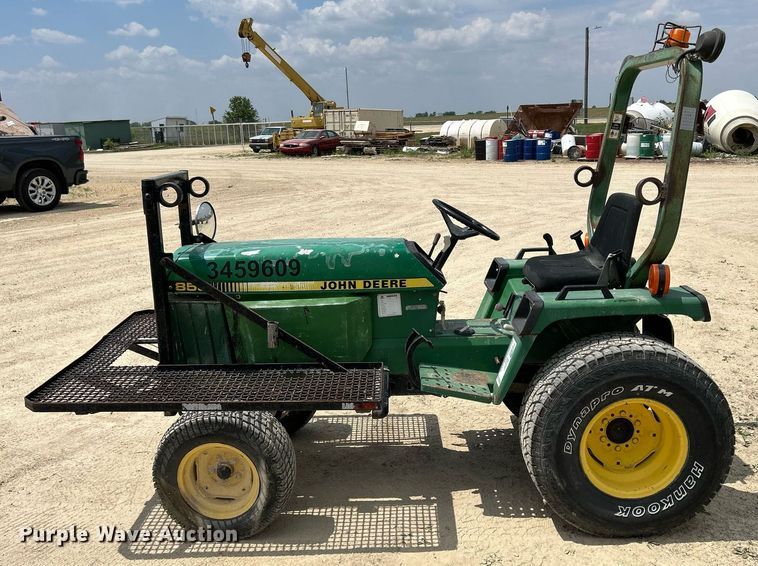 image for item DR4659 1997 John Deere 855  tractor