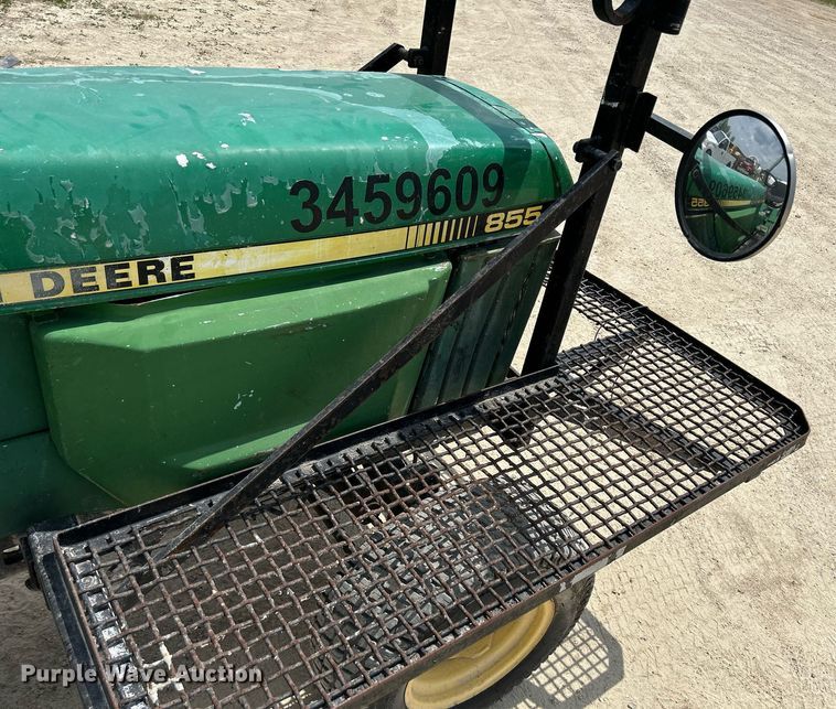 image for item DR4659 1997 John Deere 855  tractor