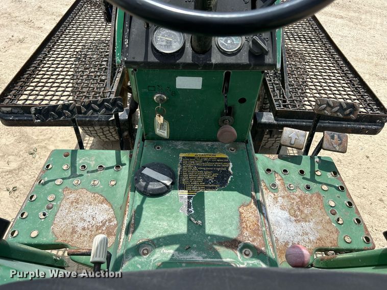 image for item DR4659 1997 John Deere 855  tractor