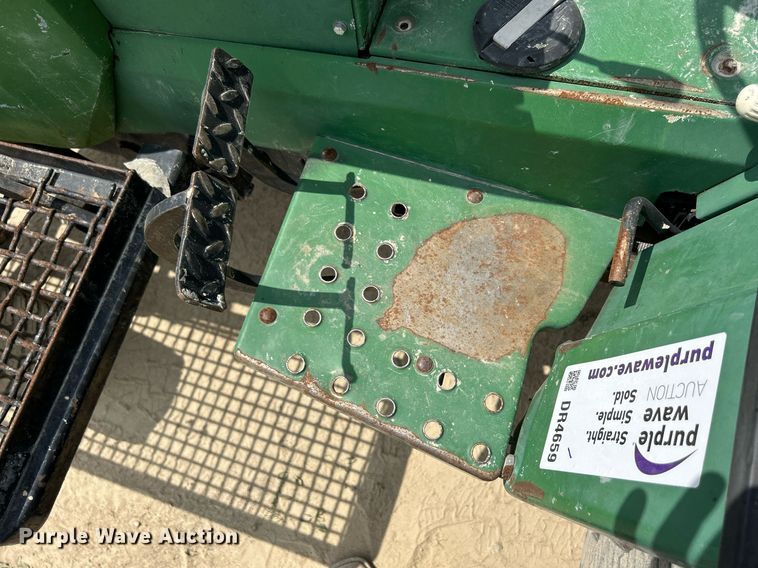 image for item DR4659 1997 John Deere 855  tractor