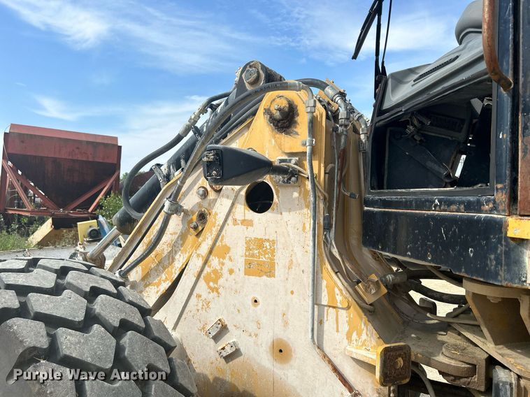 image for item DR4660 2004 Caterpillar 924G  wheel loader