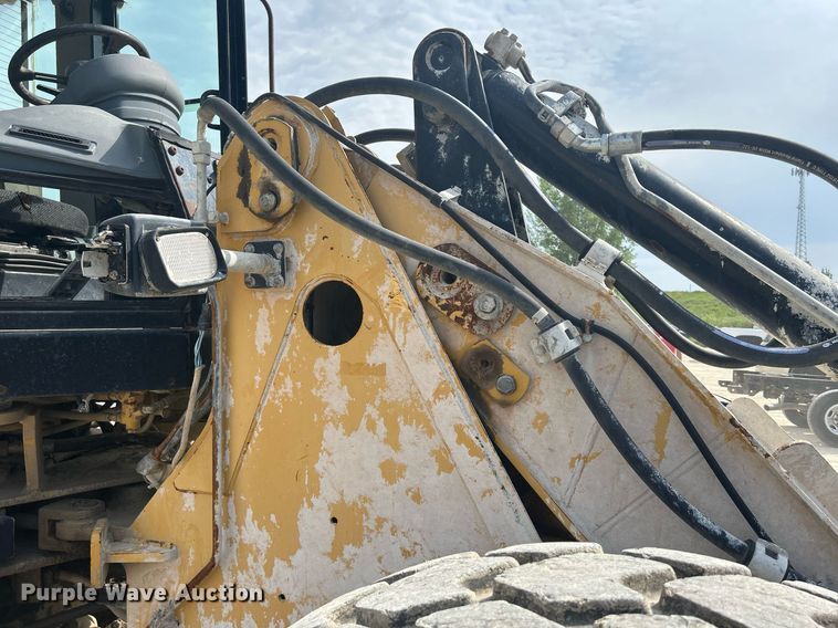 image for item DR4660 2004 Caterpillar 924G  wheel loader