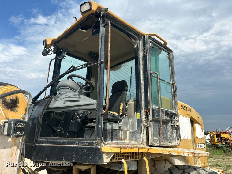 image for item DR4660 2004 Caterpillar 924G  wheel loader
