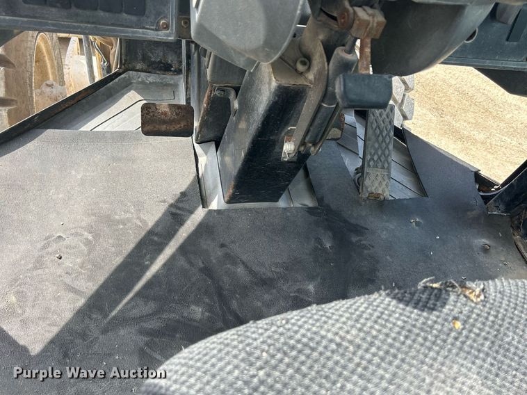 image for item DR4660 2004 Caterpillar 924G  wheel loader