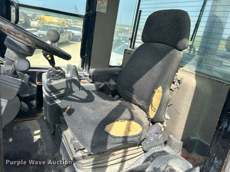 image for item DR4660 2004 Caterpillar 924G  wheel loader