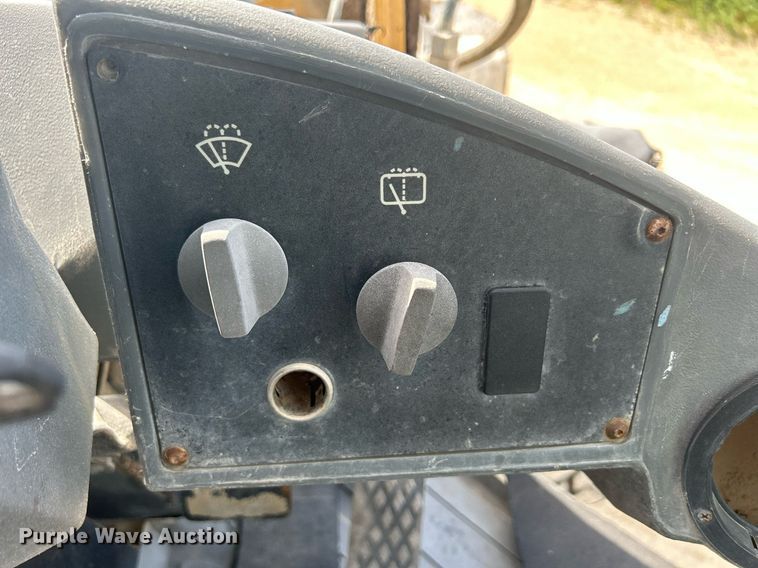 image for item DR4660 2004 Caterpillar 924G  wheel loader