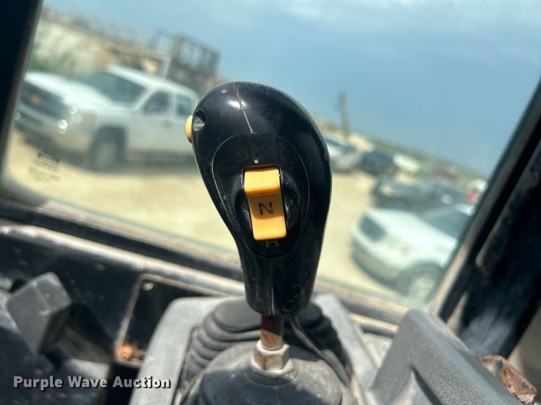 image for item DR4660 2004 Caterpillar 924G  wheel loader