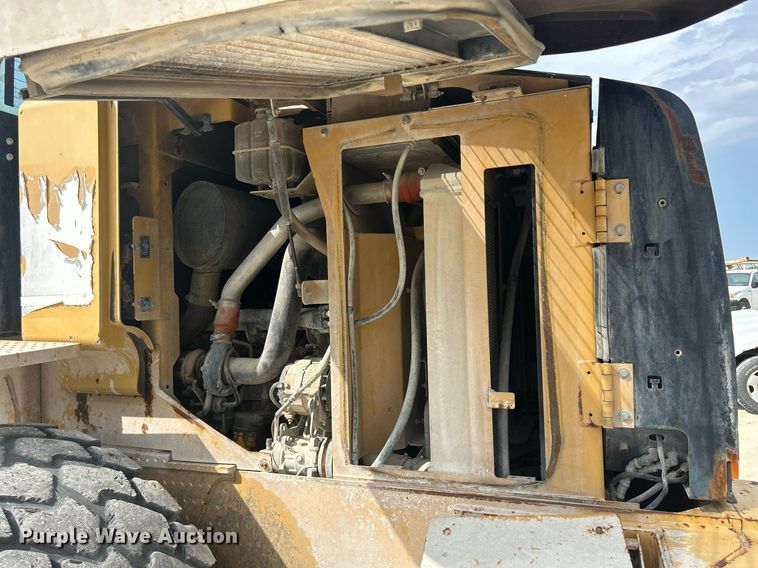 image for item DR4660 2004 Caterpillar 924G  wheel loader