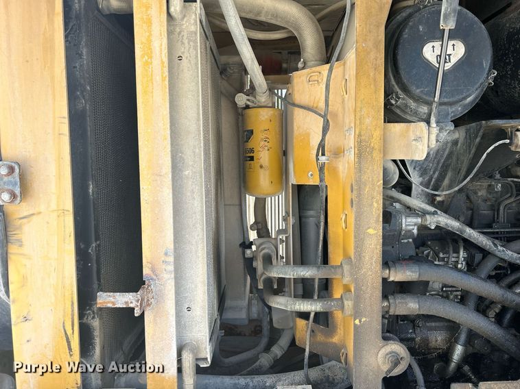 image for item DR4660 2004 Caterpillar 924G  wheel loader