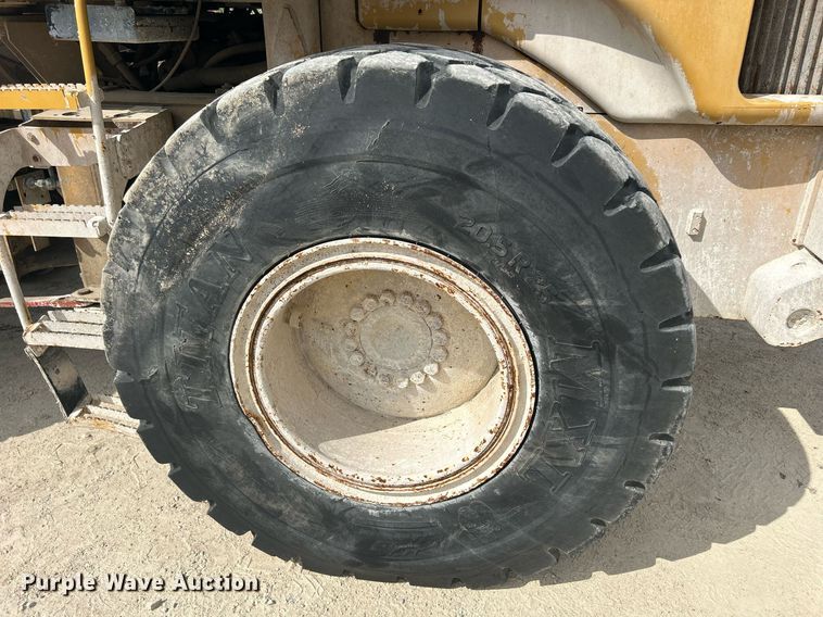 image for item DR4660 2004 Caterpillar 924G  wheel loader